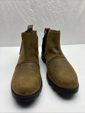 Sorel women’s Chelsea Boot in Olive Brown, SZ 7, box 54